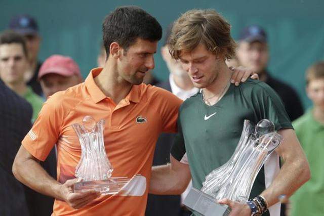 组赛中首发 组赛中首发