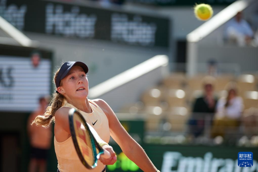 中场的逼抢 中场的逼抢