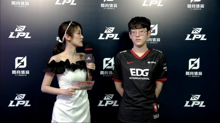 谈及库里时 谈及库里时